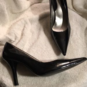 Black Patent leather  heeled pumps